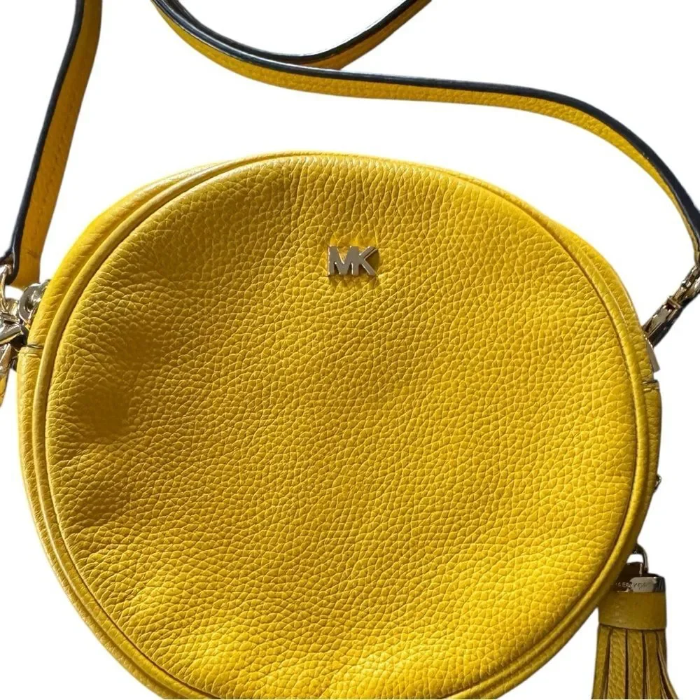 Michael Kors Yellow hammered leather circle bag